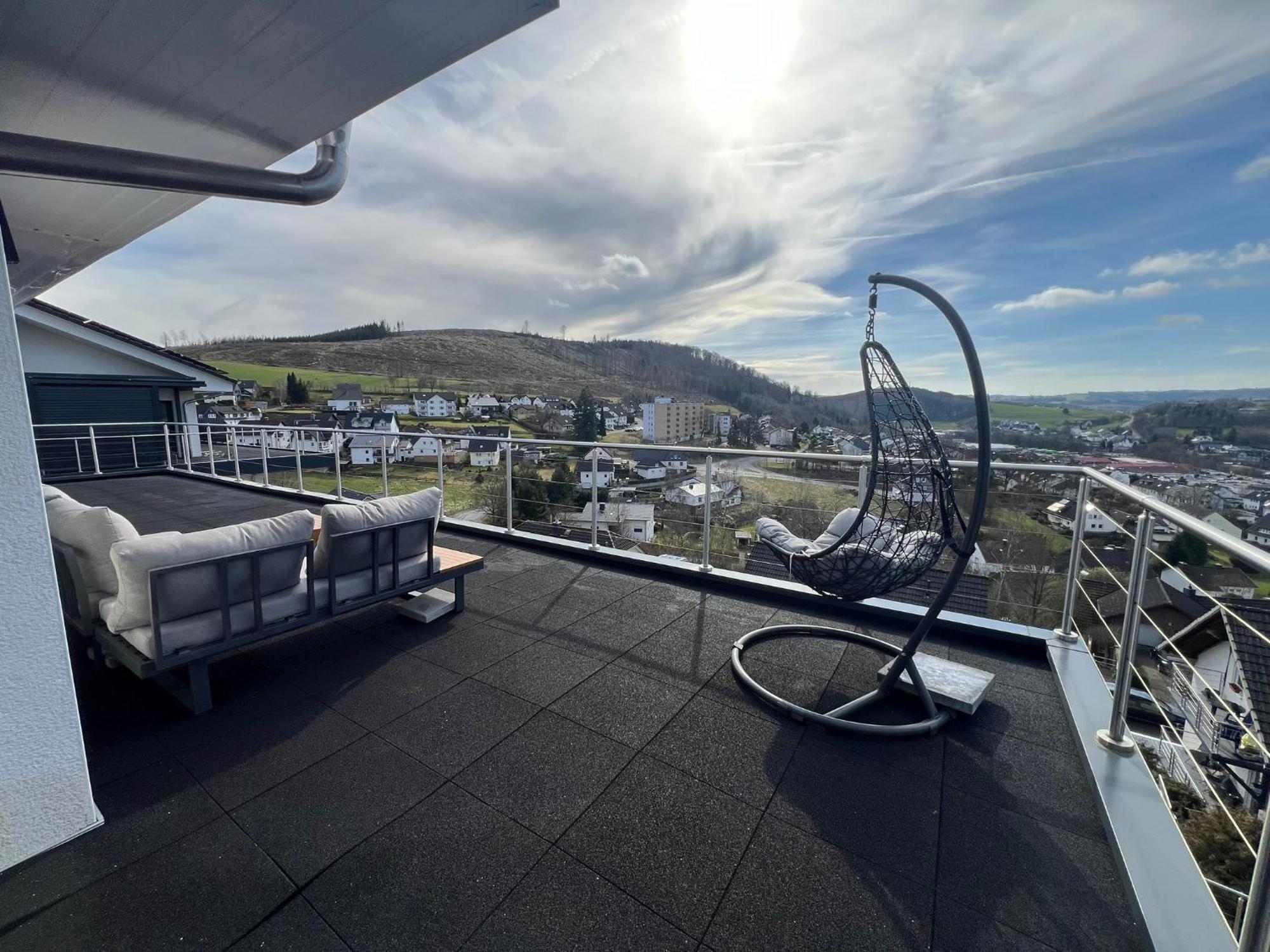 Apartment Stilvolle Penthouse Mit Grosszuegiger Sonnenterrasse