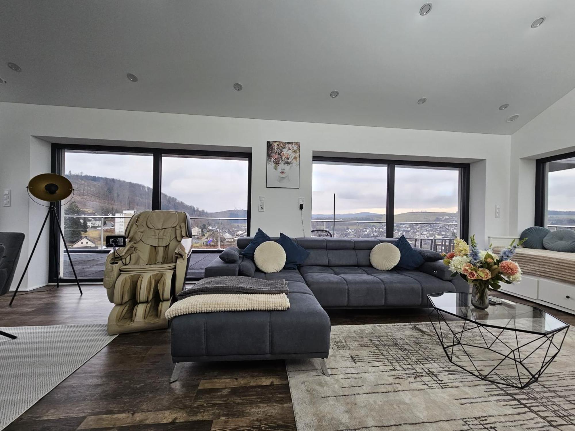 Apartment Stilvolle Penthouse Mit Grosszuegiger Sonnenterrasse *